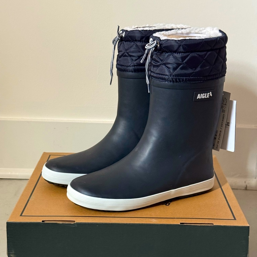 Aigle Women’s Rainboots Navy 6.5 or 38FR